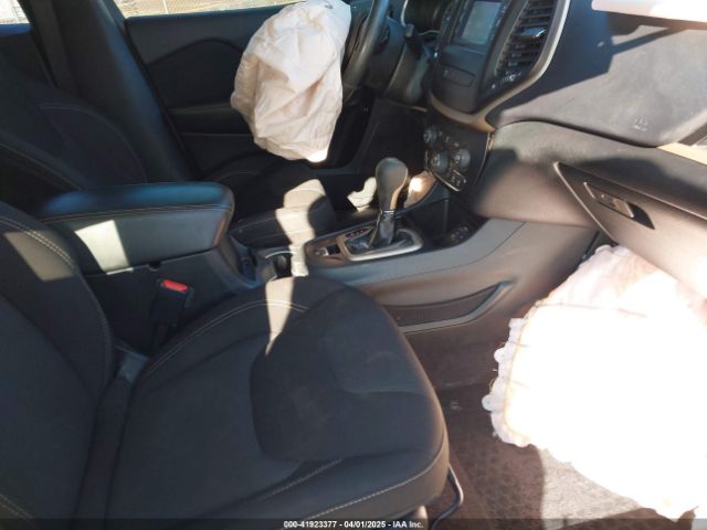 1C4PJLCB5GW107918 Jeep Cherokee Latitude