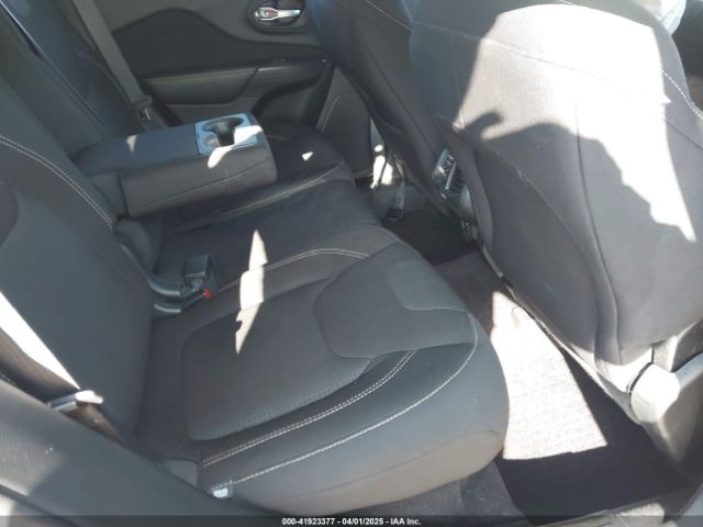 1C4PJLCB5GW107918 Jeep Cherokee Latitude