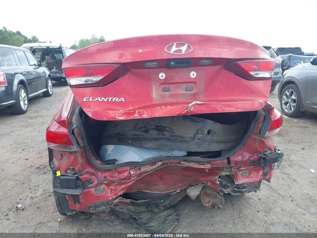 5NPD84LF9JH364777 Hyundai ELANTRA SEL