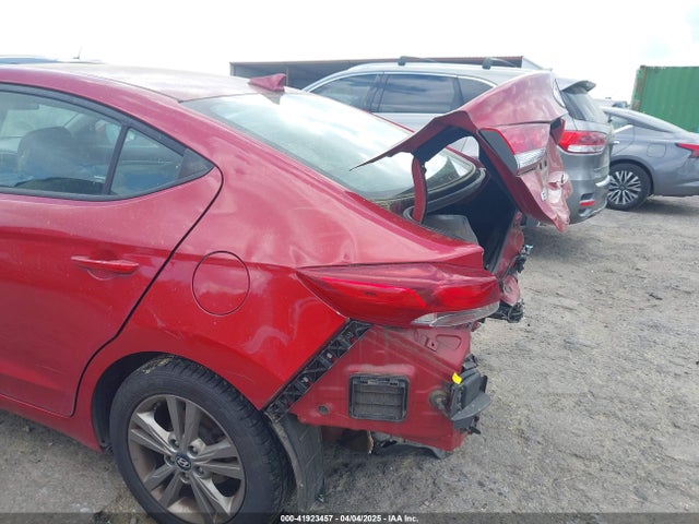 5NPD84LF9JH364777 Hyundai ELANTRA SEL