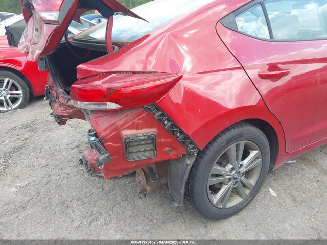 5NPD84LF9JH364777 Hyundai ELANTRA SEL