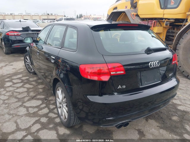 2012 AUDI A3 WAUBEAFM3CA051157 Photo 2