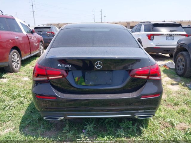 WDD3G4EB2KW002509 Mercedes-Benz A 220
