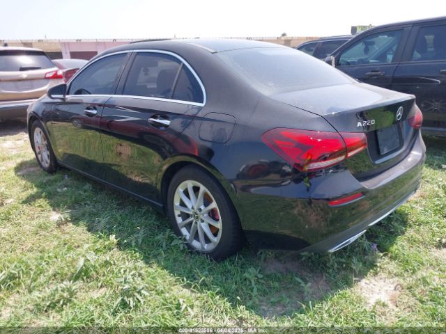 WDD3G4EB2KW002509 Mercedes-Benz A 220