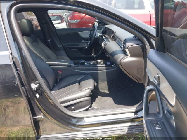 WDD3G4EB2KW002509 Mercedes-Benz A 220