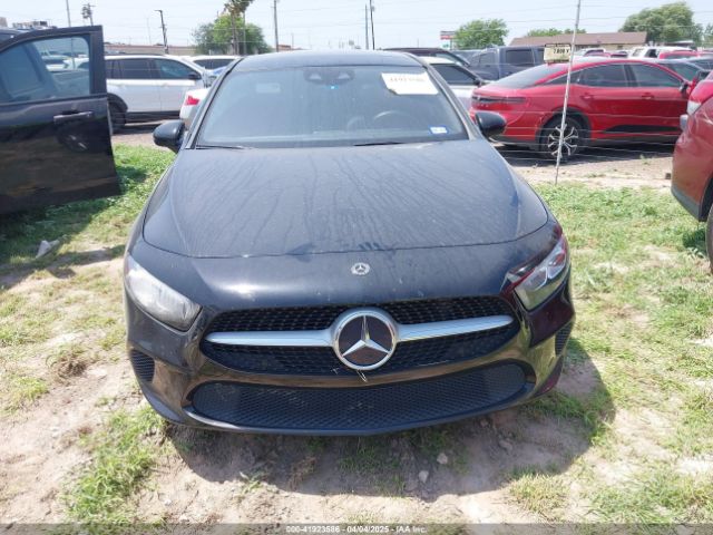 WDD3G4EB2KW002509 Mercedes-Benz A 220