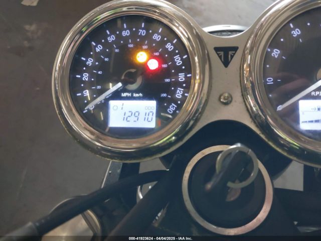 2017 TRIUMPH MOTORCYCLE BONNEVILLE SMTD10GN1HT806604 Photo 6