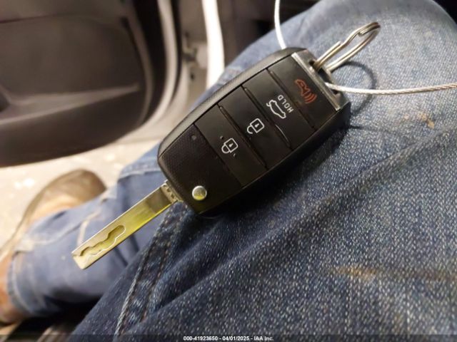 5XXGT4L38GG048180 KIA Optima Lx