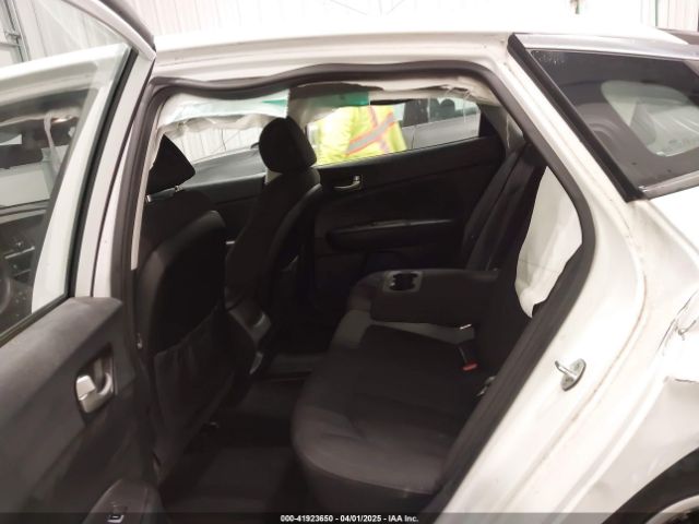 5XXGT4L38GG048180 KIA Optima Lx