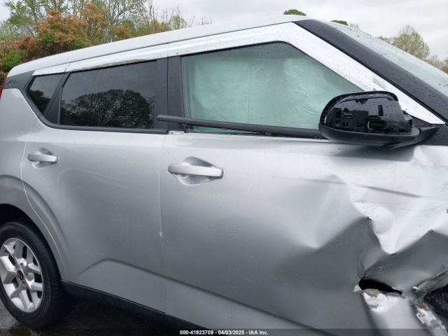 KNDJ23AU1M7763711 KIA SOUL S