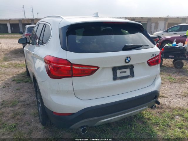 2018 BMW X1 WBXHU7C30J5H43158 Photo 2