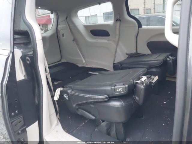 2C4RC1DG5MR511890 Chrysler Voyager Lxi