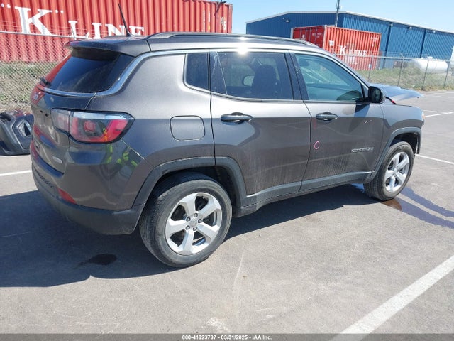 3C4NJDBB3JT316425 Jeep Compass Latitude 4x4