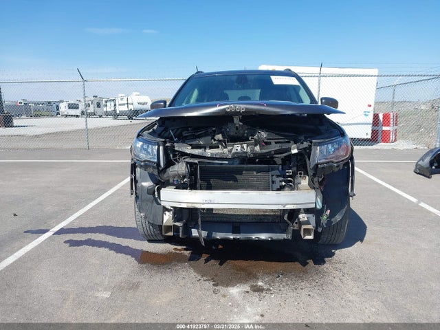 3C4NJDBB3JT316425 Jeep Compass Latitude 4x4
