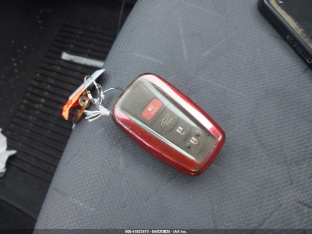 2T3P1RFV7MW208395 Toyota Rav4 Xle
