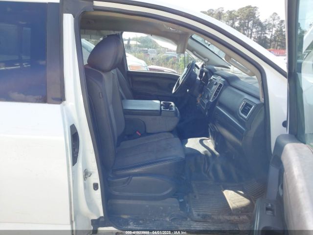1N6AA1CJ3KN506744 Nissan TITAN S