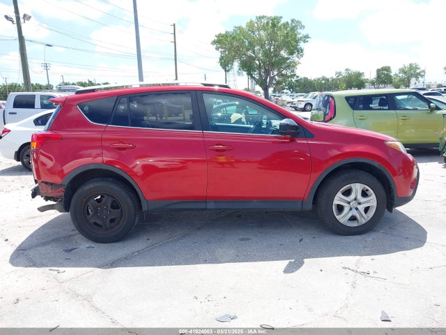 2T3ZFREV4FW228778 Toyota RAV4 LE