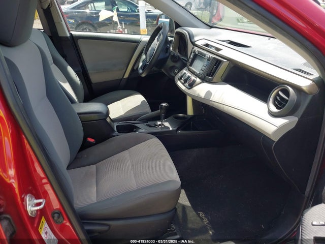 2T3ZFREV4FW228778 Toyota RAV4 LE