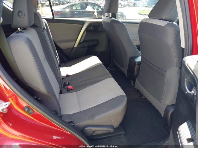 2T3ZFREV4FW228778 Toyota RAV4 LE
