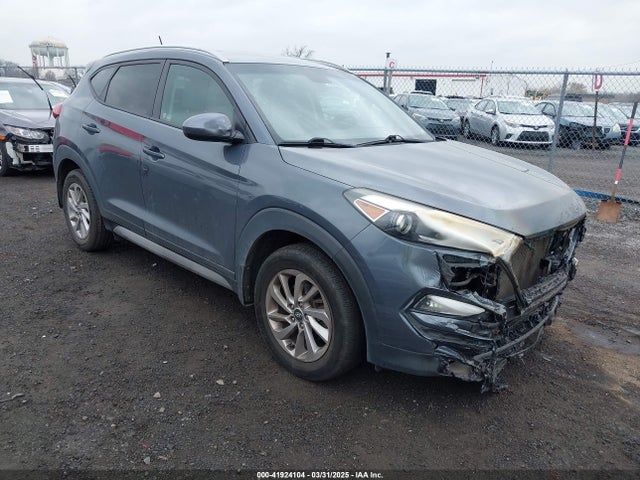 KM8J3CA40HU317405 Hyundai TUCSON SE