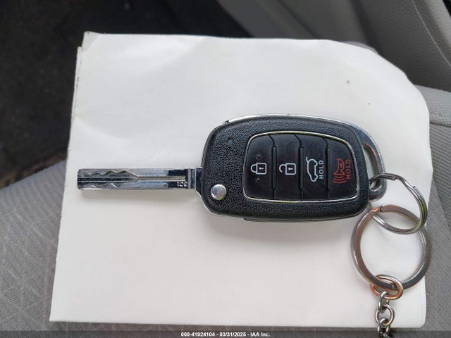 KM8J3CA40HU317405 Hyundai TUCSON SE