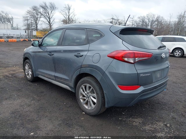 KM8J3CA40HU317405 Hyundai TUCSON SE