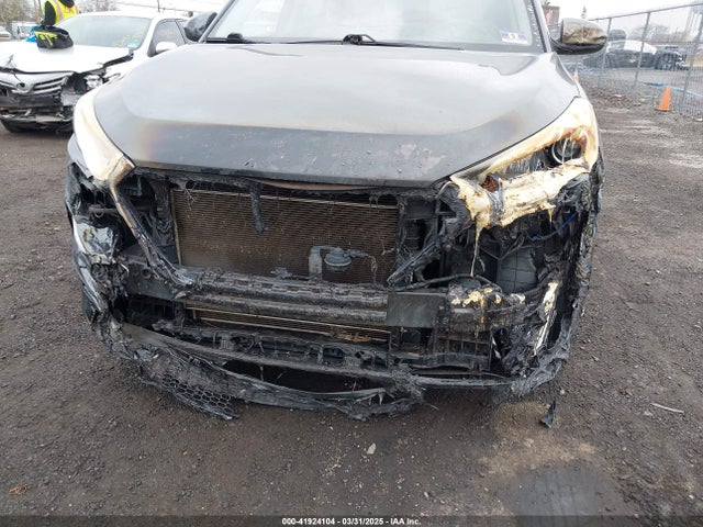 KM8J3CA40HU317405 Hyundai TUCSON SE