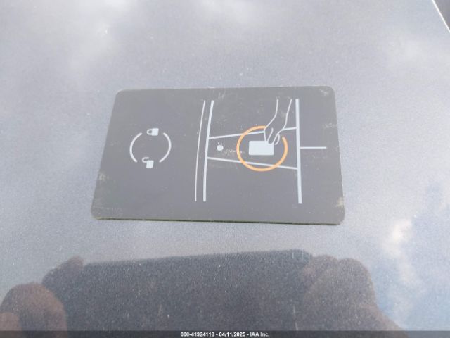 2024 TESLA MODEL Y 7SAYGDEE8RA229972 Photo 10