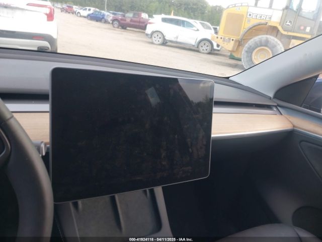 2024 TESLA MODEL Y 7SAYGDEE8RA229972 Photo 6