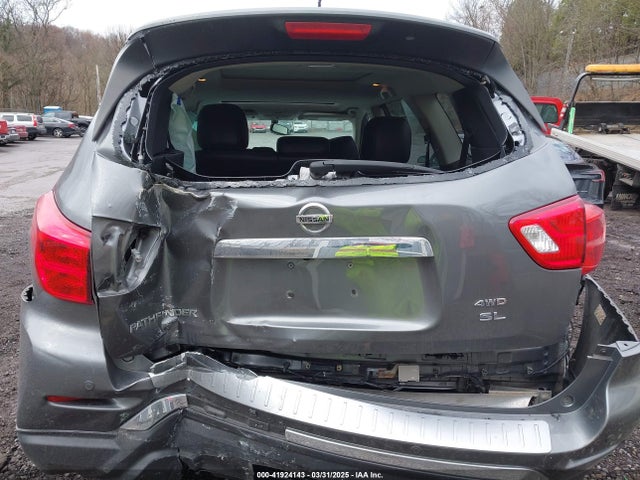5N1DR2MM9JC621801 Nissan Pathfinder Sl