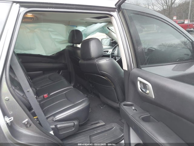 5N1DR2MM9JC621801 Nissan Pathfinder Sl