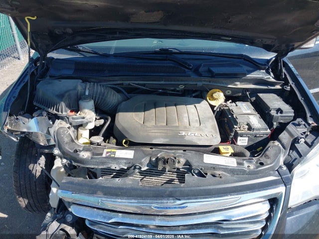 2C4RC1GG2FR529357 Chrysler Town & Country Limited Platinum