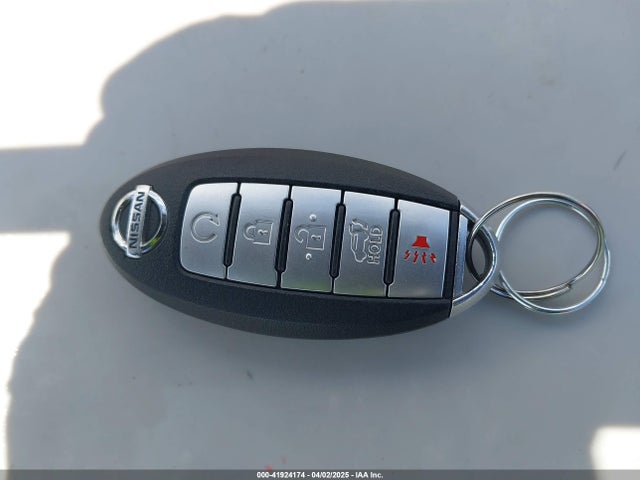 5N1AT2MV9HC868890 Nissan Rogue Sl