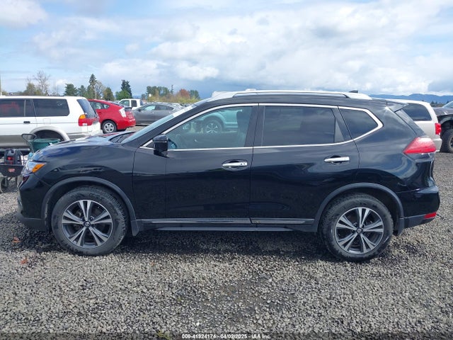 5N1AT2MV9HC868890 Nissan Rogue Sl