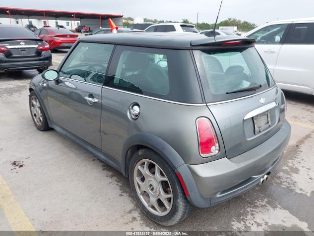 2006 MINI COOPER S WMWRE33546TJ40154 Photo 2