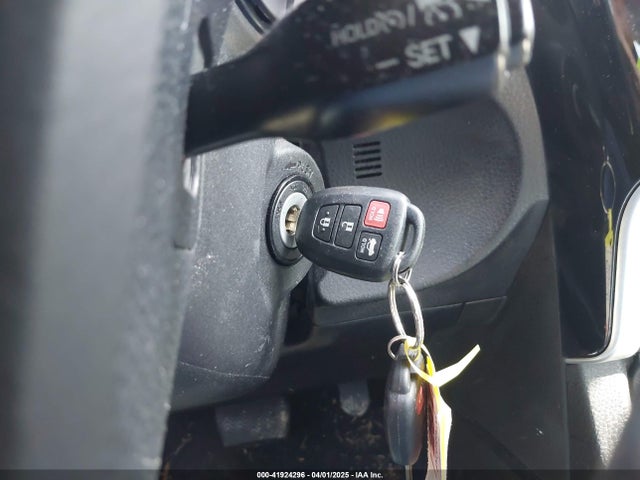 5YFBURHE3JP759413 Toyota COROLLA SE