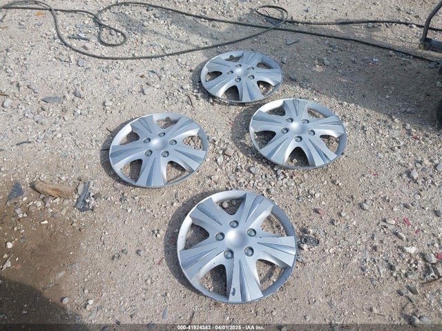 5YFBURHEXFP327828 Toyota COROLLA LE
