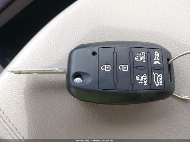KNDMB5C12H6236364 KIA SEDONA LX