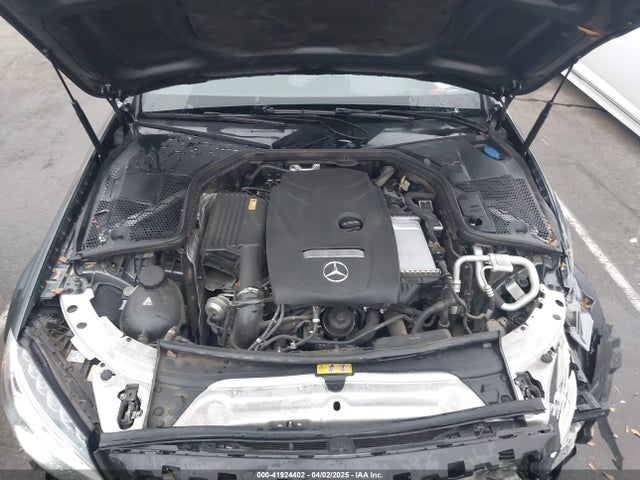 55SWF4JB8HU230686 Mercedes-Benz C 300 Luxury/sport