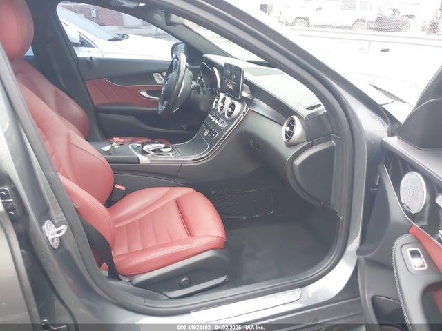 55SWF4JB8HU230686 Mercedes-Benz C 300 Luxury/sport