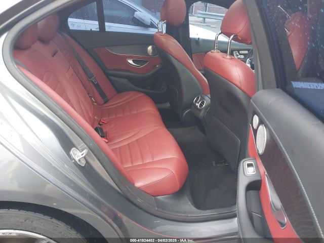 55SWF4JB8HU230686 Mercedes-Benz C 300 Luxury/sport