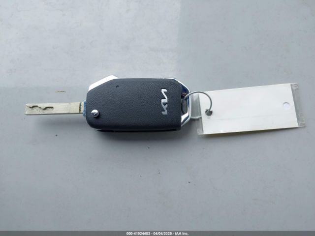 KNDCP3LE7S5225703 KIA NIRO LX