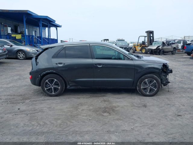 KNDCP3LE7S5225703 KIA NIRO LX
