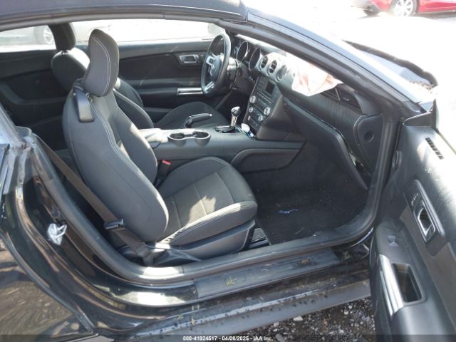 1FATP8EM3F5396946 Ford Mustang V6