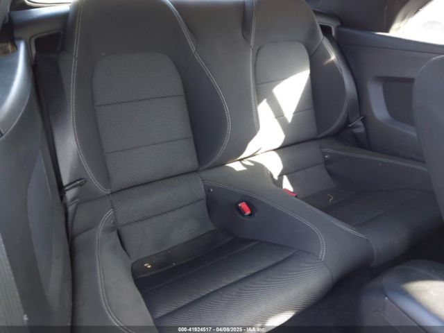 1FATP8EM3F5396946 Ford Mustang V6