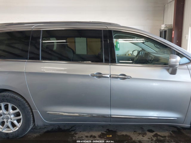2C4RC1BG1LR123976 Chrysler Pacifica Touring L