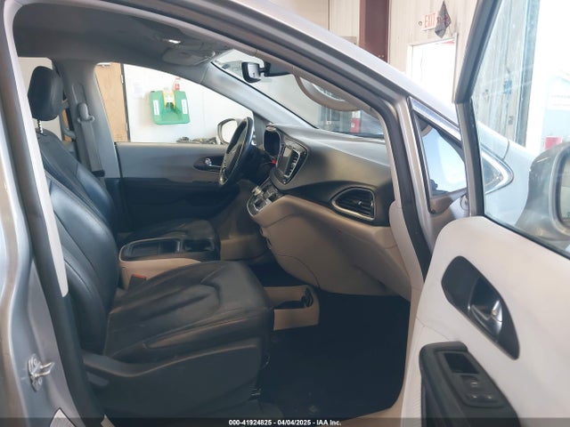 2C4RC1BG1LR123976 Chrysler Pacifica Touring L