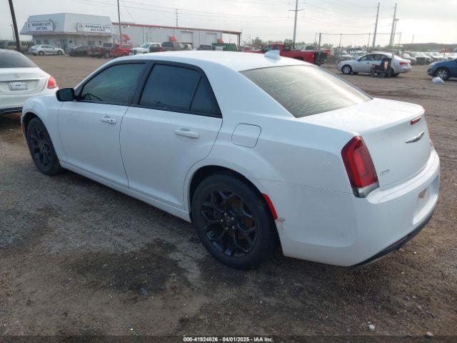 2019 CHRYSLER 300 2C3CCAGG3KH682596 Photo 2