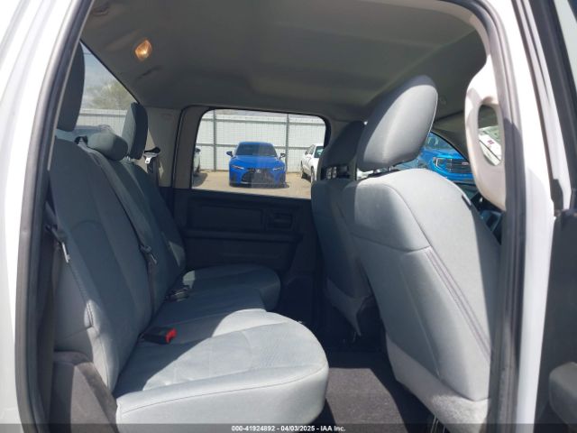 1C6RR7KT5KS742762 RAM 1500 Classic Tradesman  4x4 5'7 Box