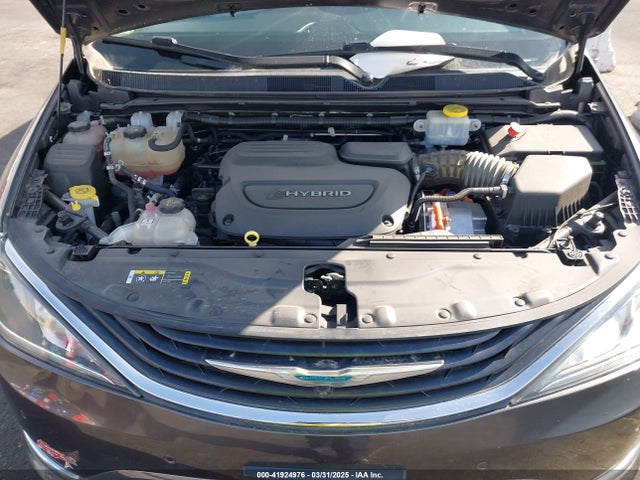 Chrysler Pacifica Hybrid Limited 2018 2C4RC1N71JR229563 Image 10